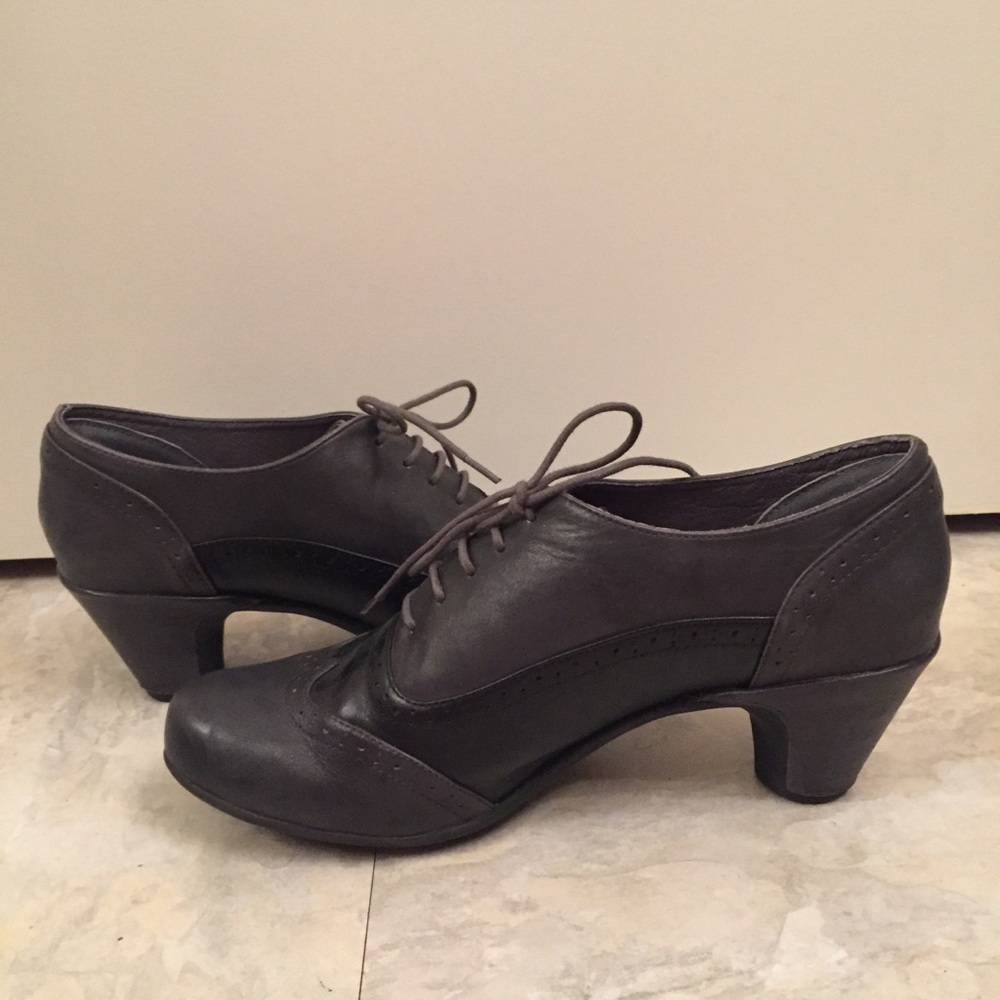 *LIKE NEW* Size 9.5/Euro 41 ModCloth Retro Heel